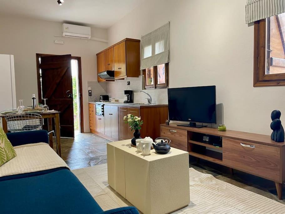 Almond Home Livadia  Eksteriør billede